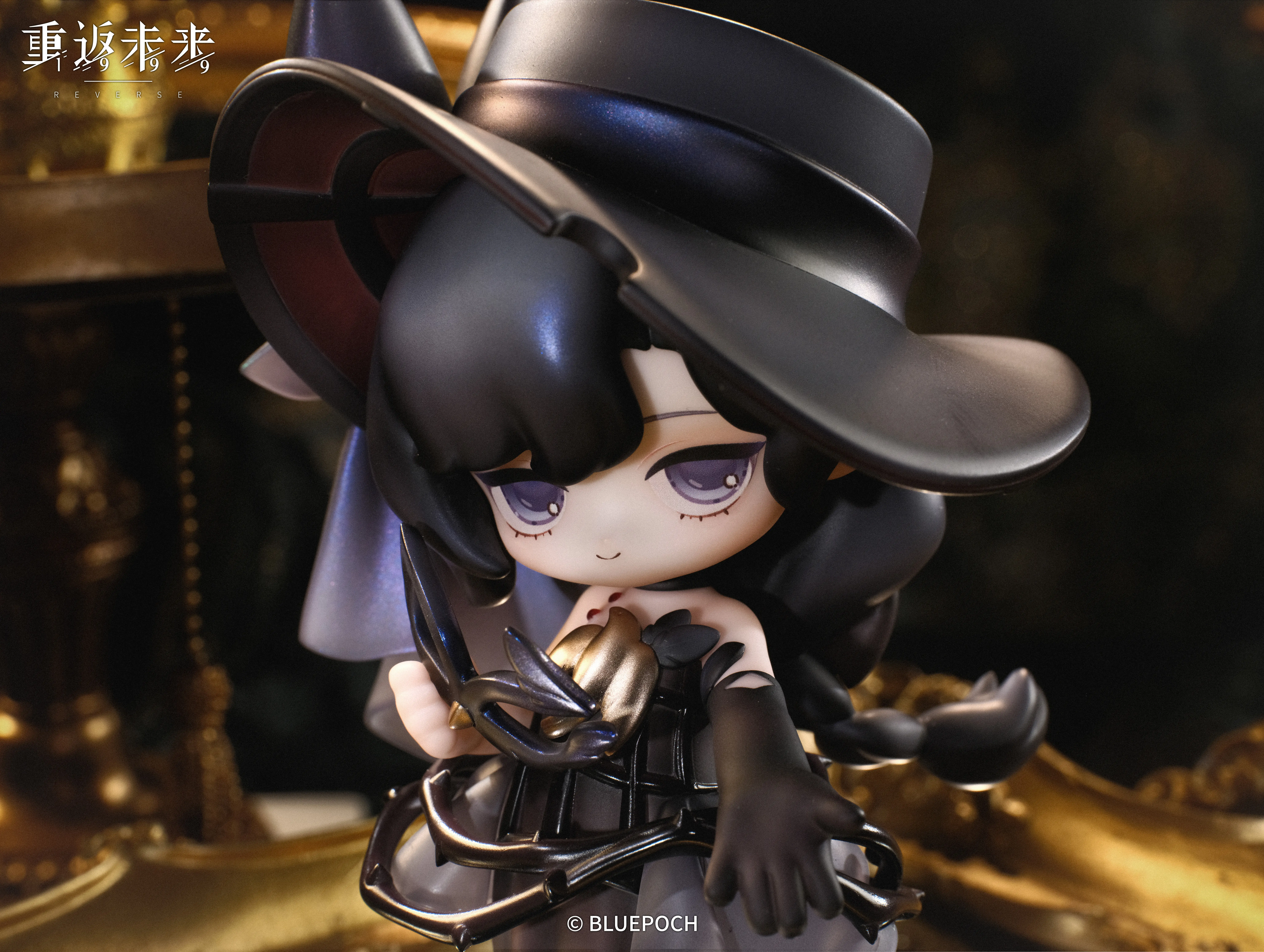 Isolde Figure - Suitcase Masquerade Suitcase Masquerade O Reverse 1999 Isolde Figure Content 2