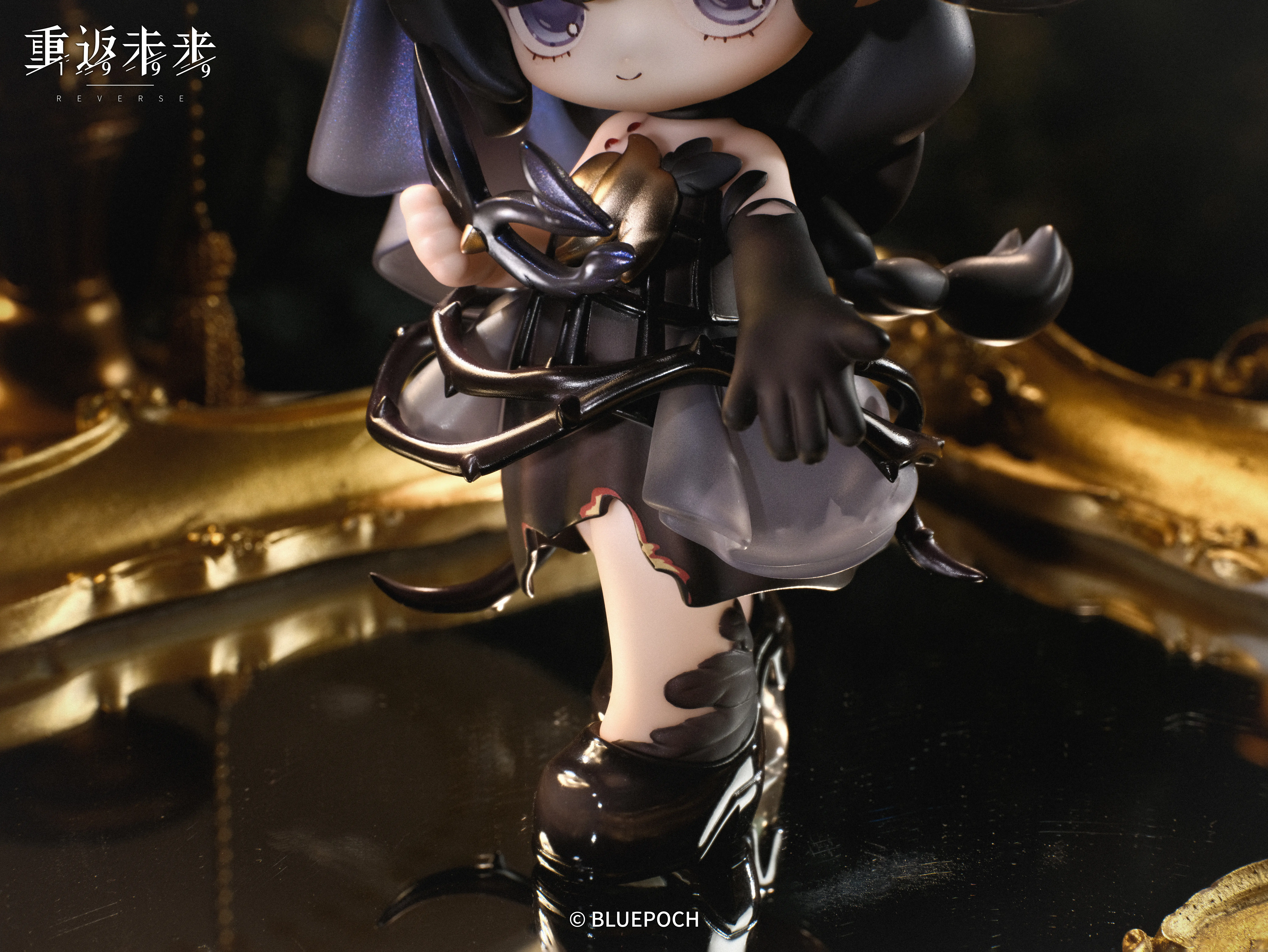 Isolde Figure - Suitcase Masquerade Suitcase Masquerade O Reverse 1999 Isolde Figure Content 3