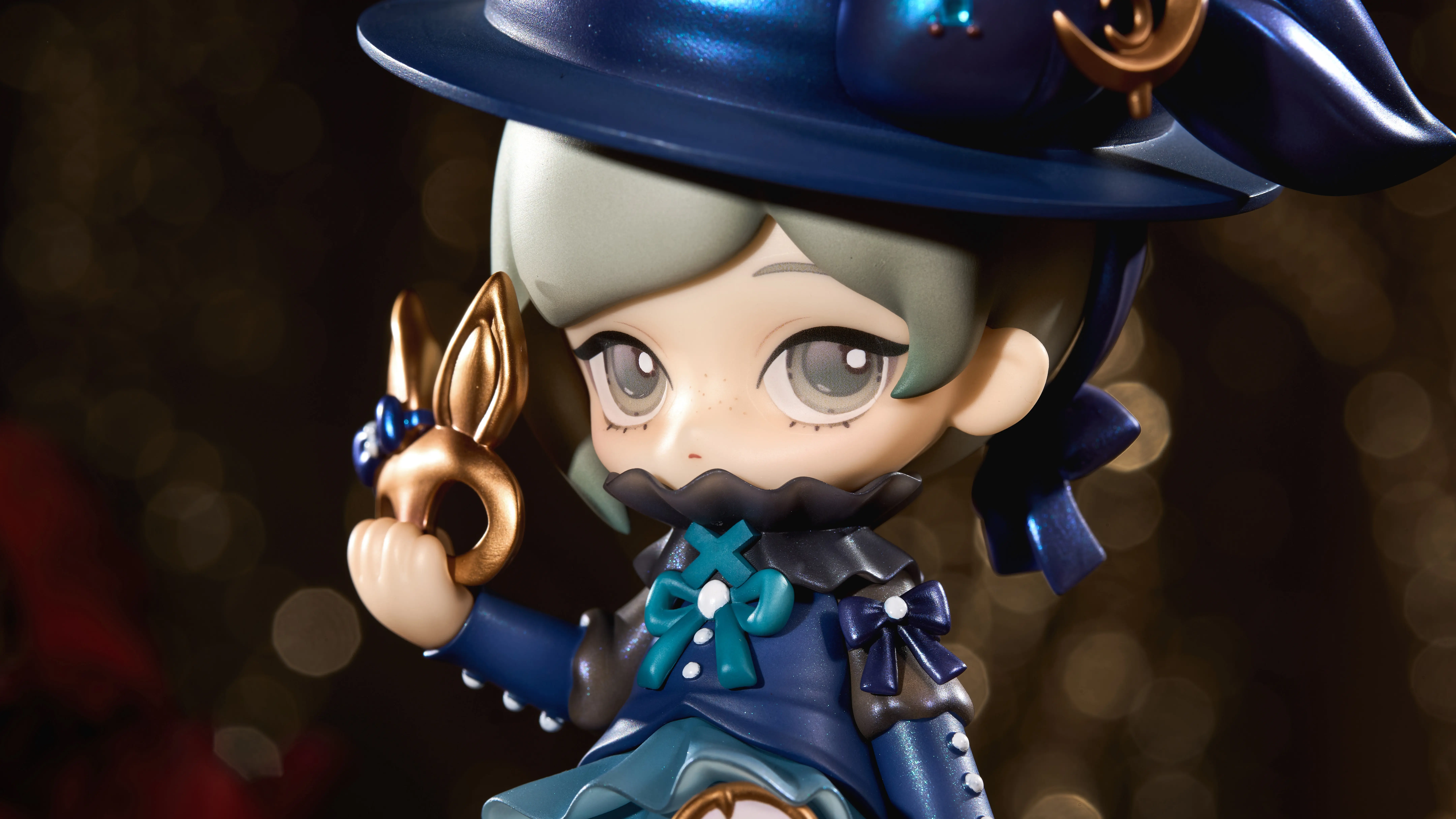 Vertin Figure - Suitcase Masquerade 3 Vertin Figure - Suitcase Masquerade suitcase masquerade o reverse 1999 vertin figure content 1