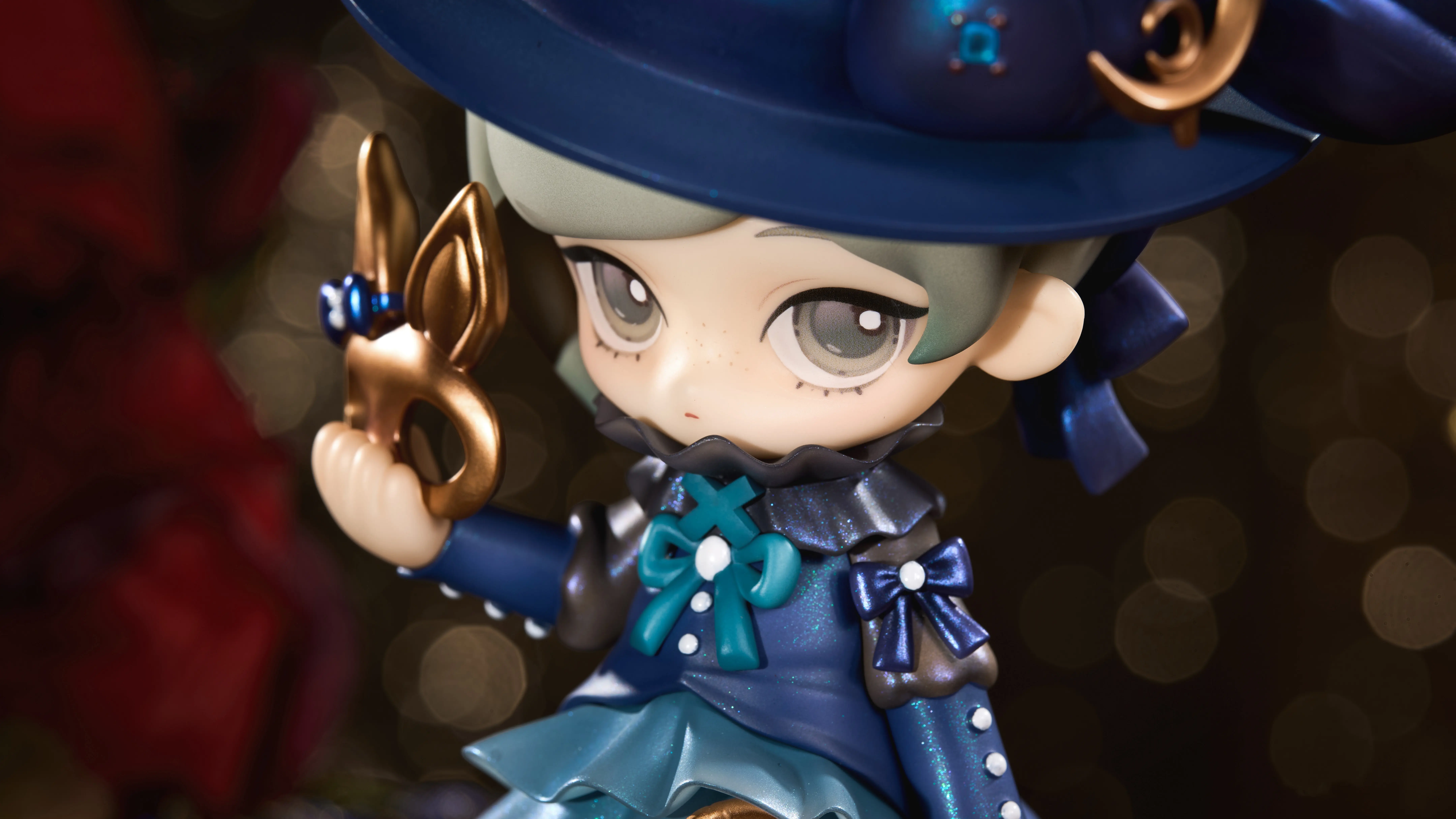 Vertin Figure - Suitcase Masquerade 4 Vertin Figure - Suitcase Masquerade suitcase masquerade o reverse 1999 vertin figure content 2