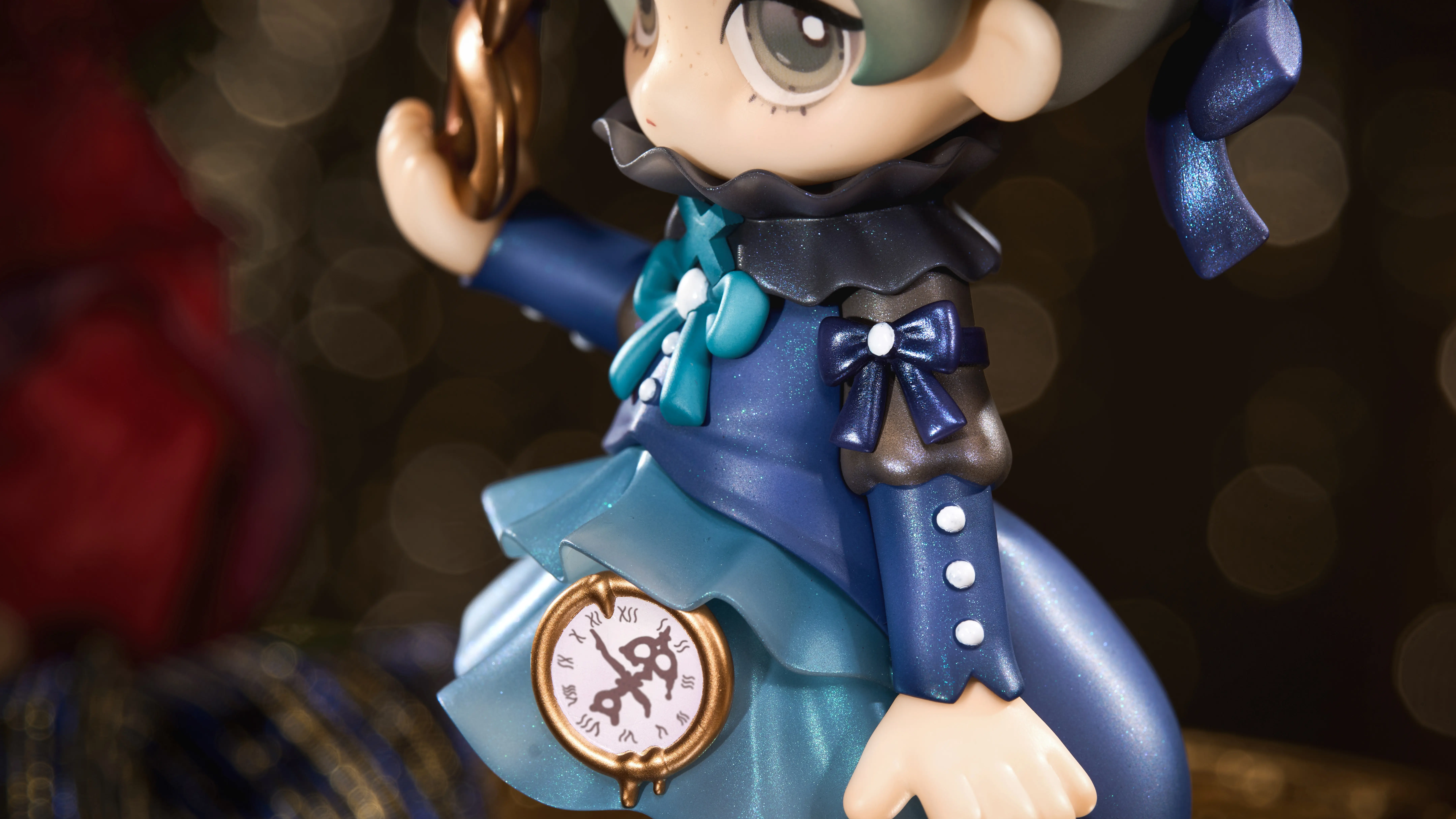 Vertin Figure - Suitcase Masquerade 5 Vertin Figure - Suitcase Masquerade suitcase masquerade o reverse 1999 vertin figure content 3