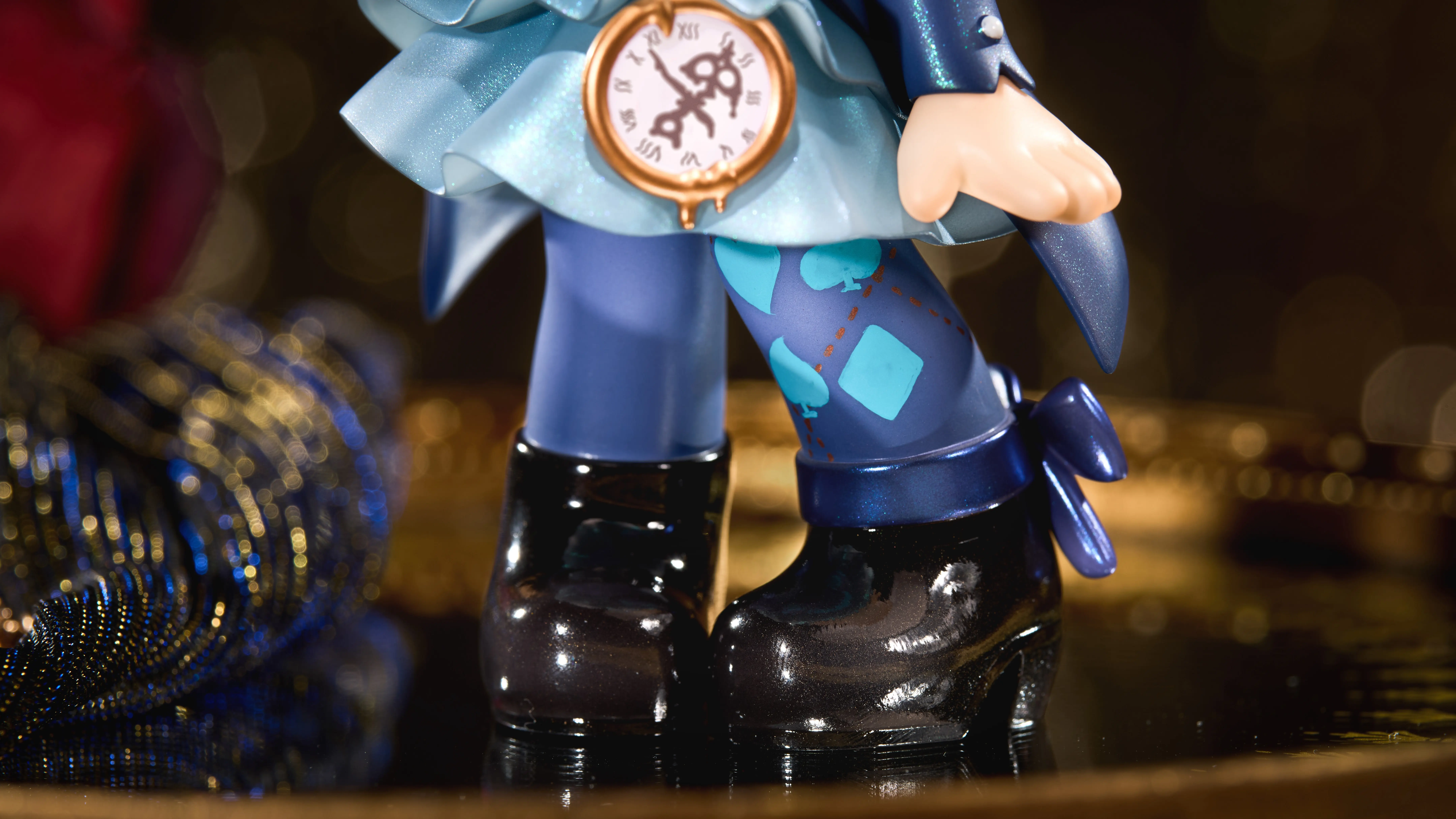 Vertin Figure - Suitcase Masquerade 7 Vertin Figure - Suitcase Masquerade suitcase masquerade o reverse 1999 vertin figure content 5