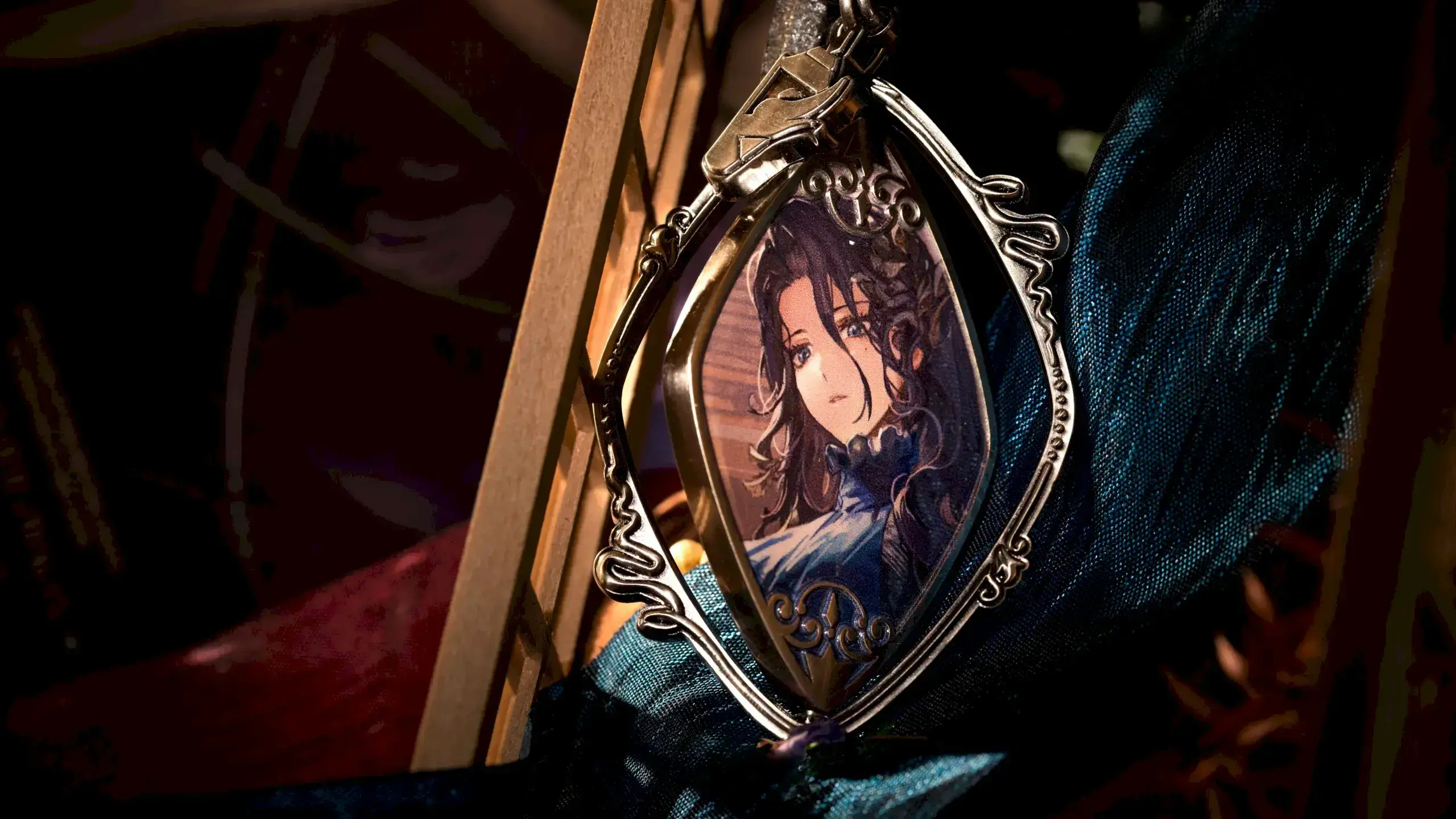 Willow Bag Charm - Wings Unfurled 2 Willow Bag Charm - Wings Unfurled wings unfurled o reverse 1999 willow bag charm content 1